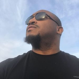 Meet your Posher, Hollis